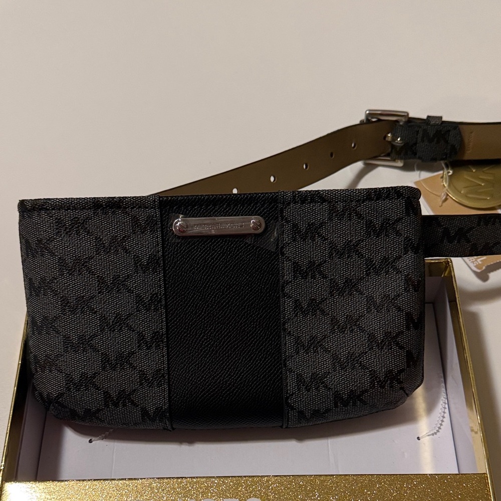 Michael Kors belt bag black and gray T1